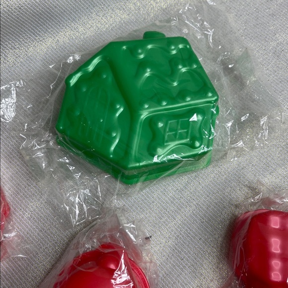 Festive Red and Green Holiday Jello Jelly Molds Gingerbread House Bell Socking 7 - Picture 6 of 13